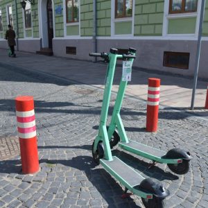 До 10 км/г: у Чернівцях обмежать швидкість руху електросамокатів у центрі міста