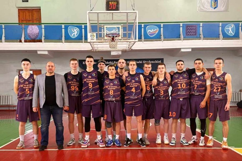 Баскетбольна команда «CHEBASKET-ЧОДЮСШ» у трьох останніх поєдинках здобула дві перемоги, зокрема здолавши й лідера турніру.
