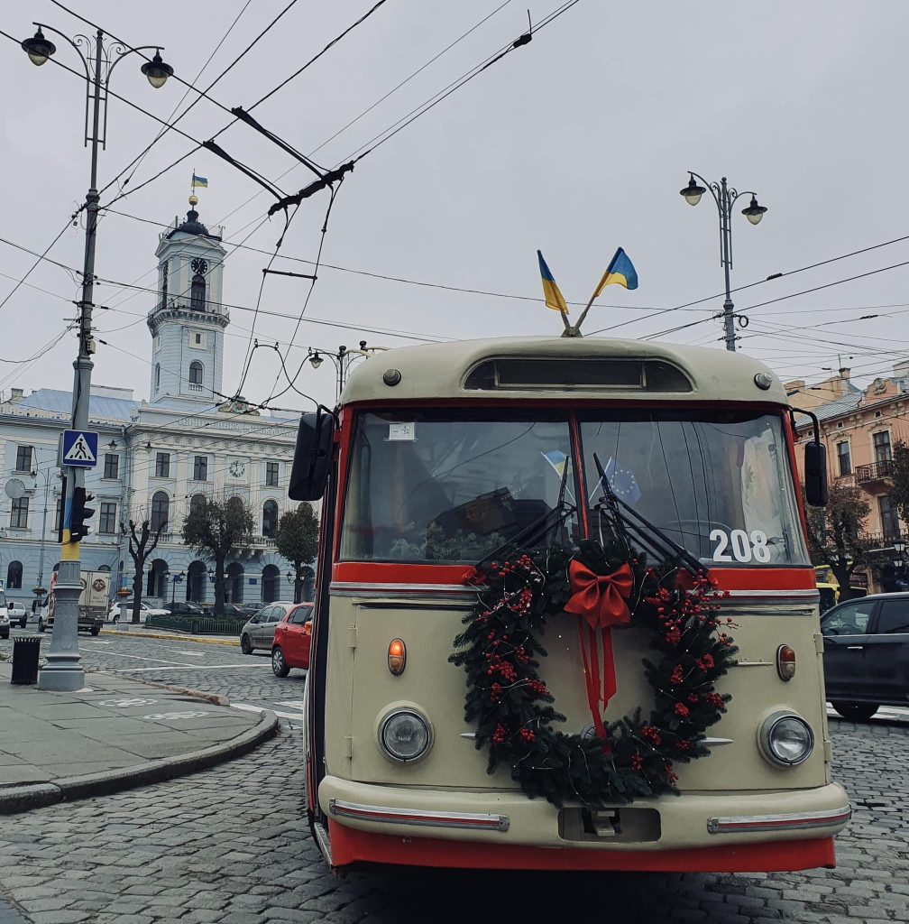 Ретро тролейбус у Чернівцях змінює розклад руху. Відтепер він курсуватиме тільки щонеділі у зв’язку із закінченням періоду різдвяно-новорічних свят.