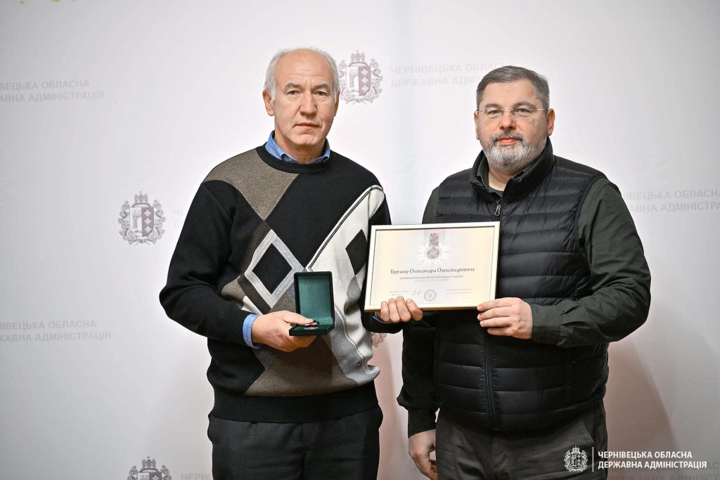 Волонтер з Недобоївської громади Олександр Бурлака отримав нагороду від президента «За оборону України”.