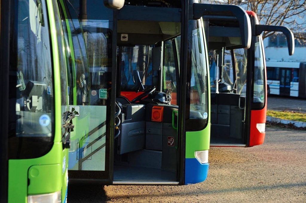 На маршруті №1 у Чернівцях почав курсувати автобус переданий місту як гумдопомогу з Будапешту