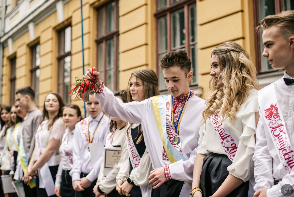 31 травня майже всі ліцеї та гімназії Чернівецької громади завершать навчання.
