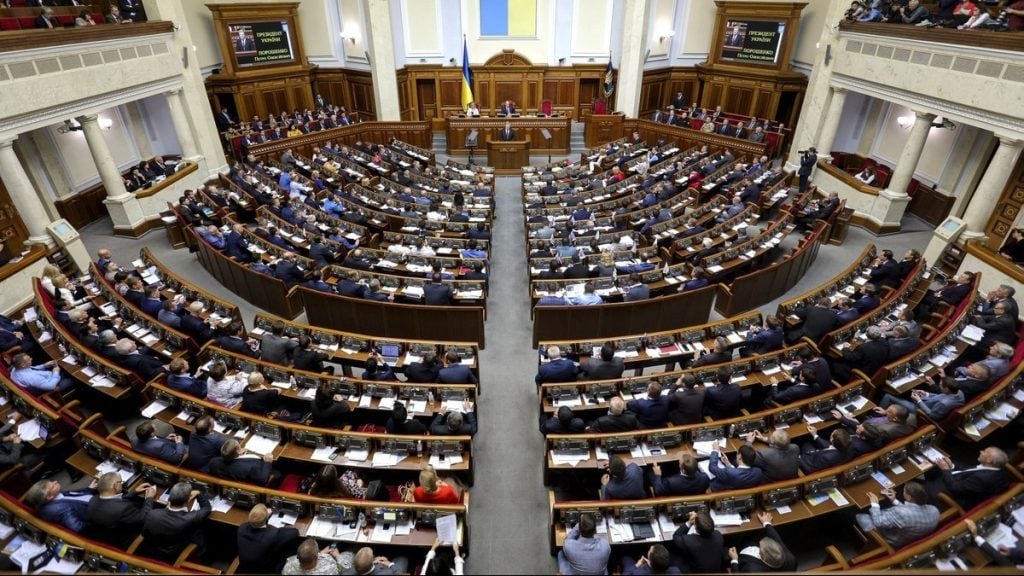Парламент прийняв рішення про відміну переведення часу в Україні з зимового на літній