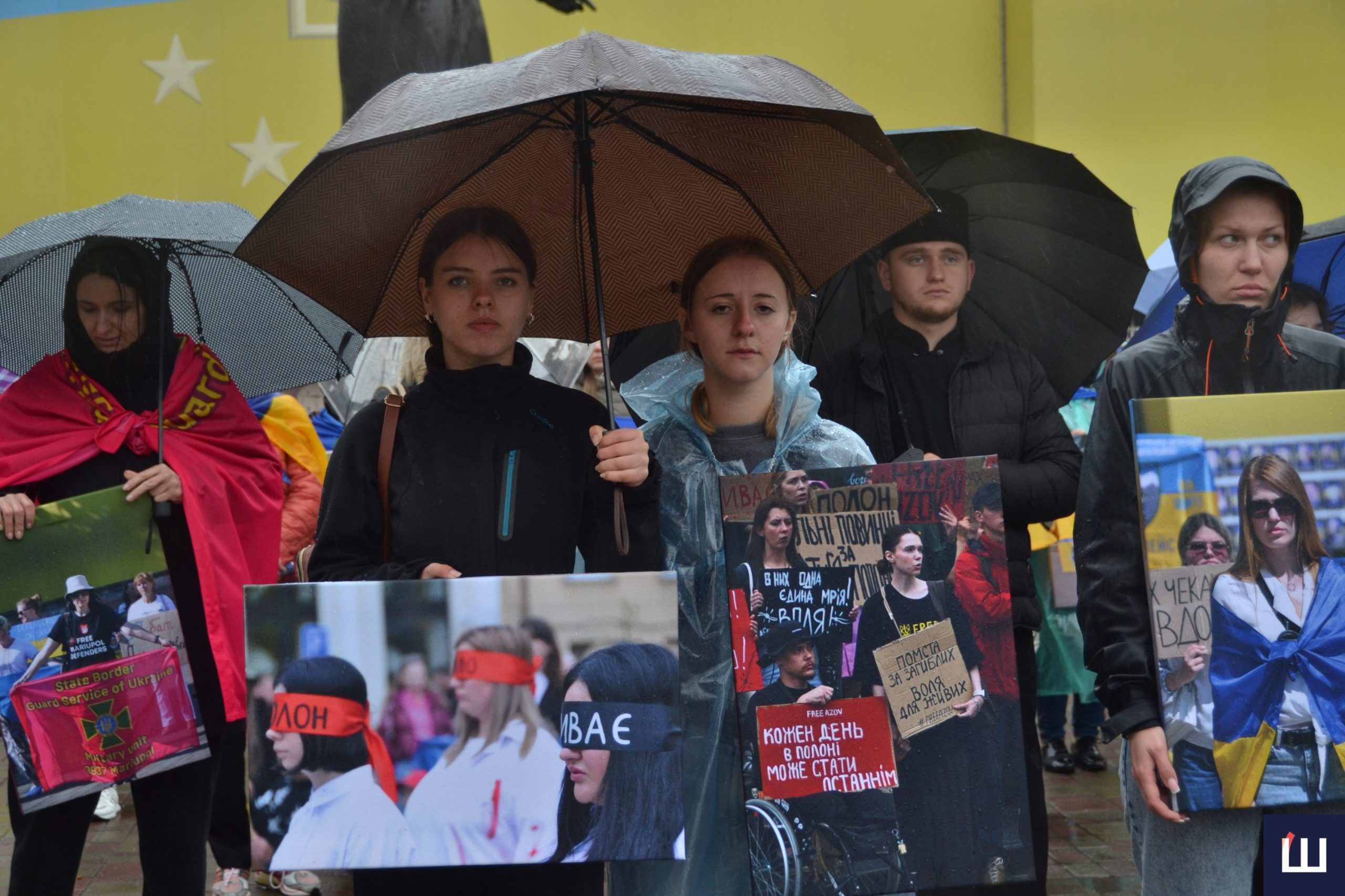 У Чернівцях провели ходу на підтримку військовополонених і зниклих безвісти захисників. Фото