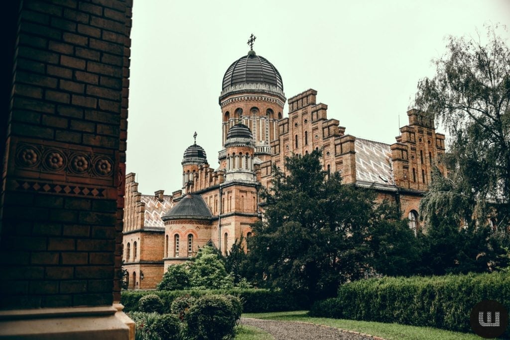 Фінальні зміни в керівництві: ще на двох факультетах ЧНУ обрали нових деканів