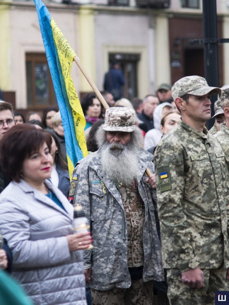 На фото військовий