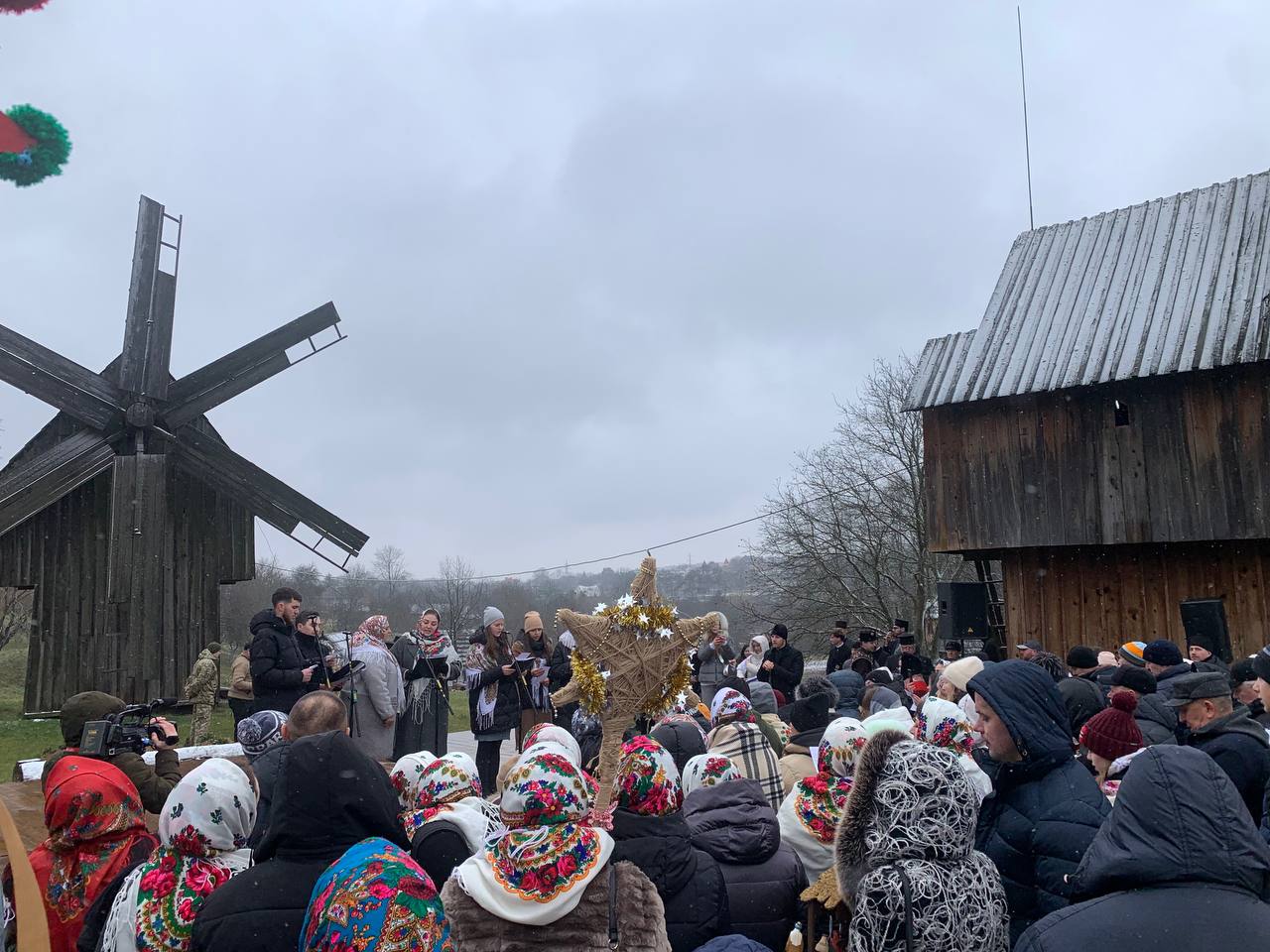 «Наймасовіше виконання колядки»: у Чернівцях встановили світовий рекорд