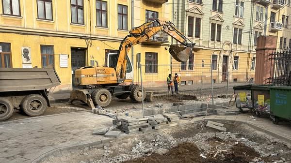 У Чернівцях на двох вулицях встановлюють підземні сміттєві контейнери: що відомо