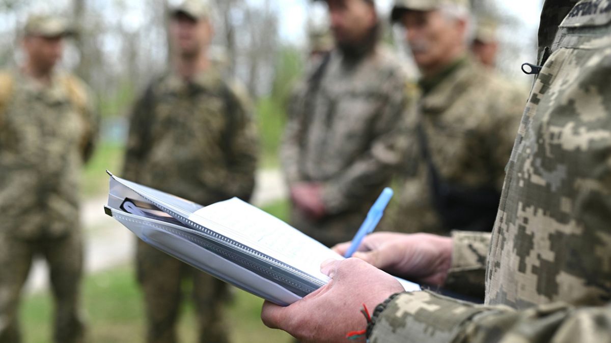 Українці за кордоном зможуть отримати бронювання від мобілізації