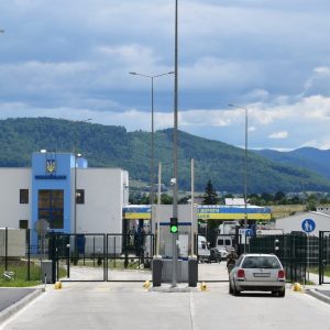 На трьох буковинських пунктах пропуску запрацювала єЧерга для вантажівок