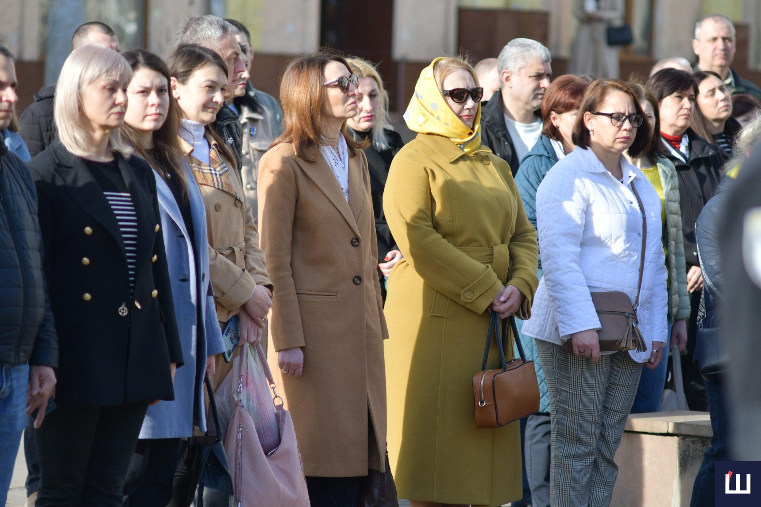 У Чернівцях вшанували хвилиною мовчання українських добровольців. Фото