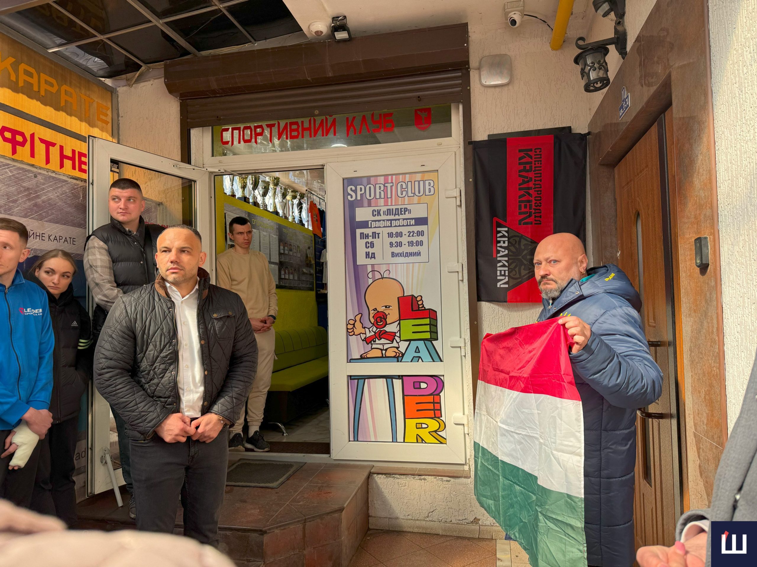 Зник безвісти під Бахмутом: у Чернівцях встановили меморіальну дошку військовику та спортсмену Олександру Лєндєлу