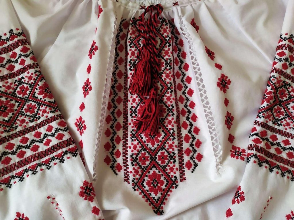 Виставка вишиванок і благодійні заходи: як у Чернівцях відзначатимуть Всесвітній день вишиванки