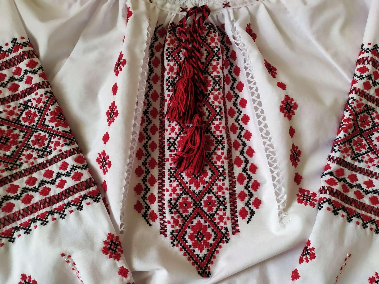 Виставка вишиванок і благодійні заходи: як у Чернівцях відзначатимуть Всесвітній день вишиванки