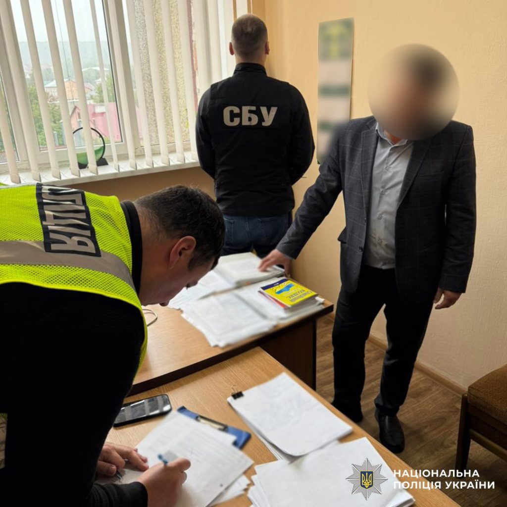 На Буковині депутата міської ради підозрюють у хабарництві та допомозі в уникненні мобілізації