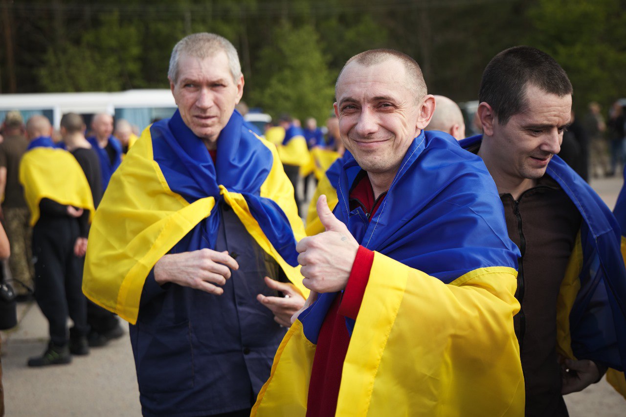 До України з російського полону повернули 390 людей.