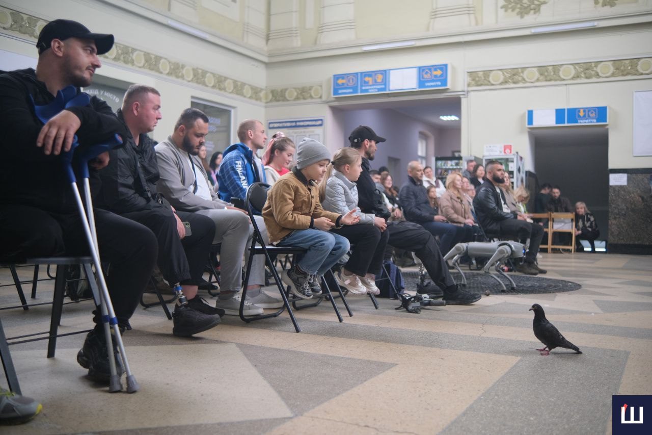 Головна декорація – ретропаротяг: у Чернівцях показали адаптовану постановку п’єси «Зірка без імені»