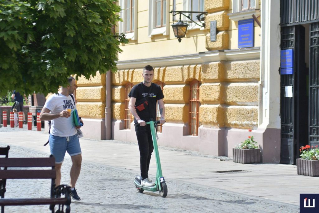 В Україні побільшало правопорушень з боку самокатників, — Опендатабот