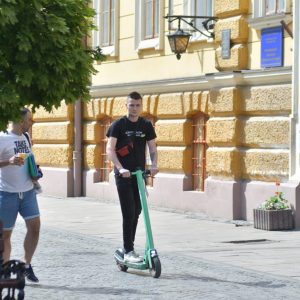В Україні побільшало правопорушень з боку самокатників, — Опендатабот