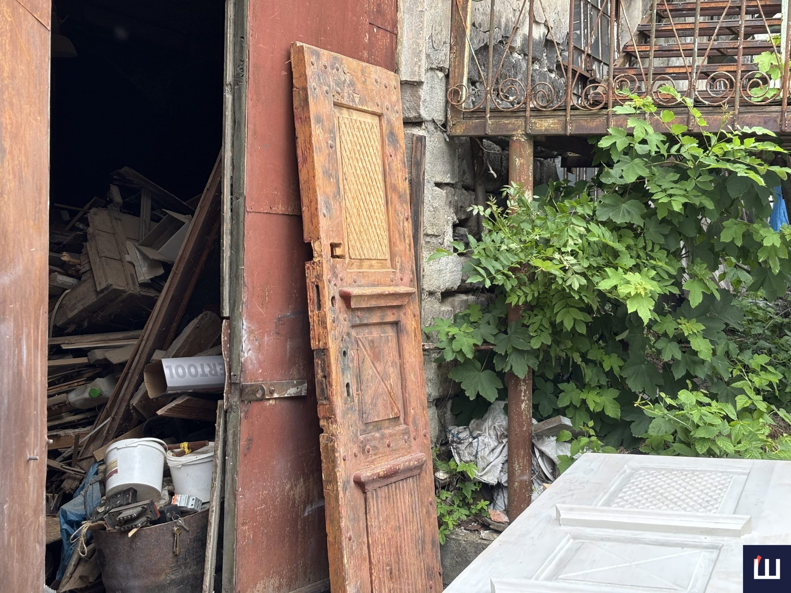 «Сьогодні мало говорять про реставрацію дверей»: у Чернівцях провели лекцію і майстер-клас. Фото