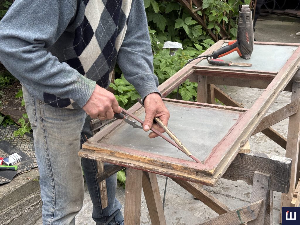 «Сьогодні мало говорять про реставрацію дверей»: у Чернівцях провели лекцію і майстер-клас із відновлення дверей