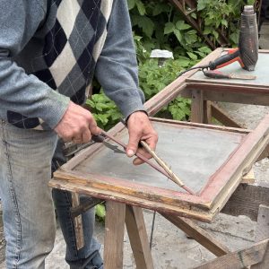 «Сьогодні мало говорять про реставрацію дверей»: у Чернівцях провели лекцію і майстер-клас із відновлення дверей