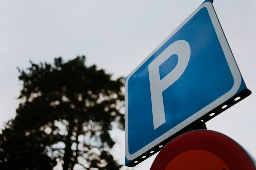 В Україні збільшать штрафи за паркування на місцях для людей з інвалідністю