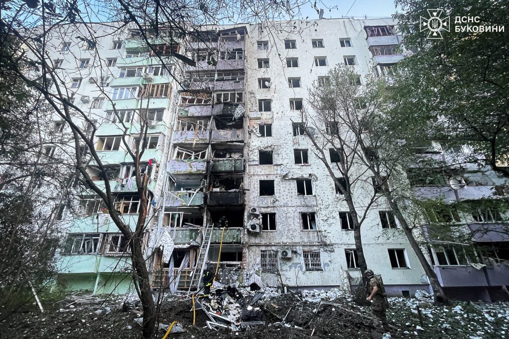 Внаслідок російської атаки по Чернівцях загинула ще одна людина