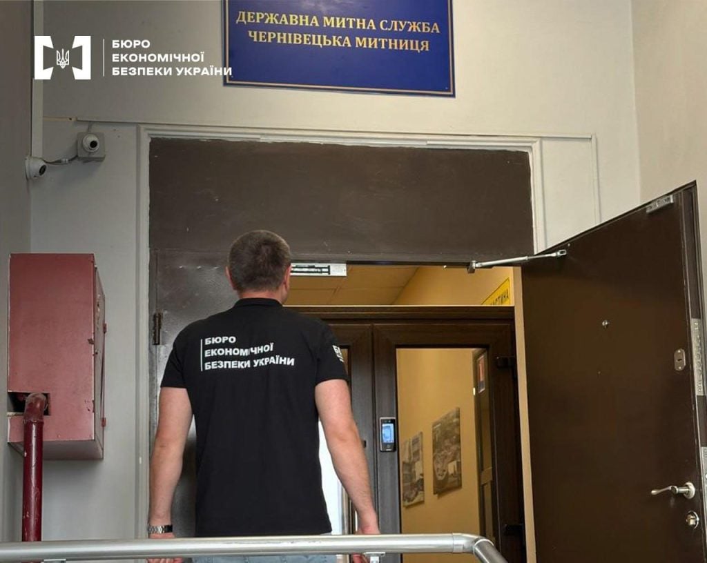 У Чернівецькій митниці проводять обшуки: що відомо