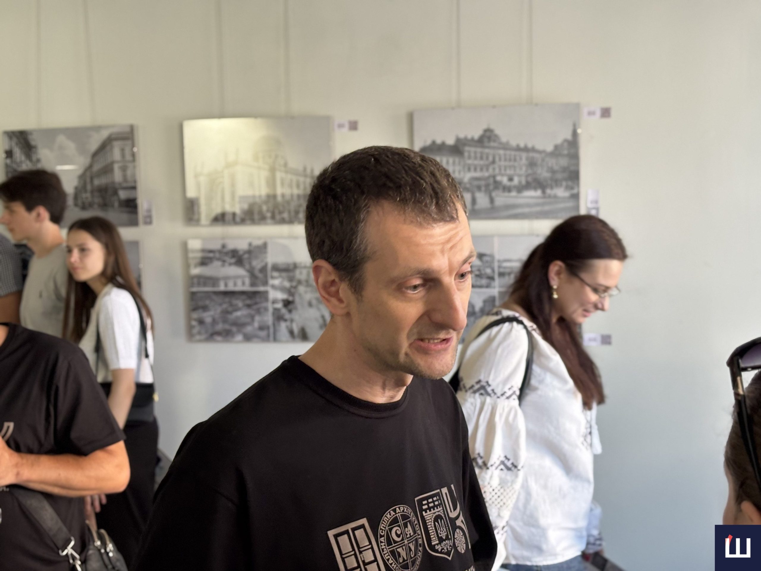 З-поміж чотирьох тисяч світлин обрали 70: у Чернівцях відкрили мінівиставку про архітектуру міста