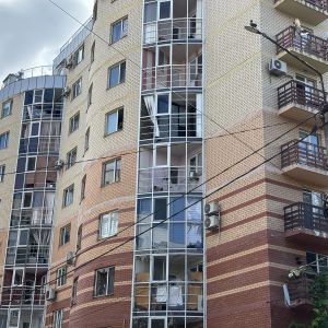 У Чернівцях, внаслідок російської атаки, зазнали пошкодження будинки на одній з вулиць