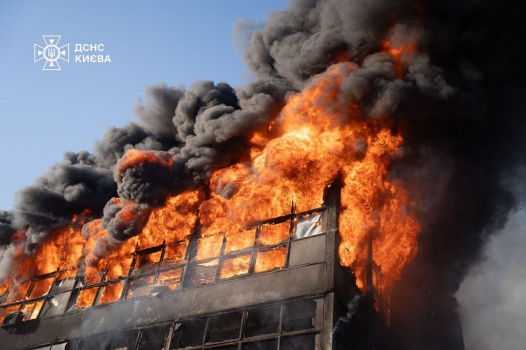 Вночі росія випустила по Україні 18 ракет та майже 400 ударних дронів