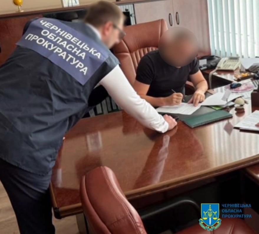 Розтрата бюджету й зловживання владою: на Буковині оголосили підозри десятьом посадовцям