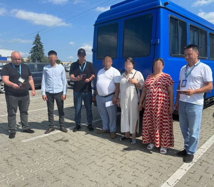 До України повернули 65 українців, яких рф примусово вивезла в буферну зону на прикордонному пункті з Грузією