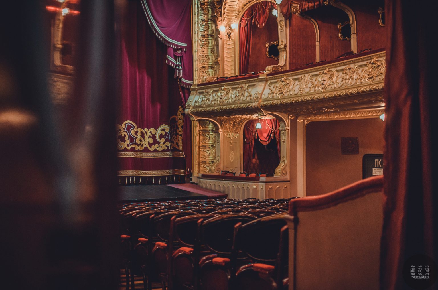 Дві прем’єри та вистави-екскурсії: у Чернівецькому муздрамтеатрі представили афішу на вересень