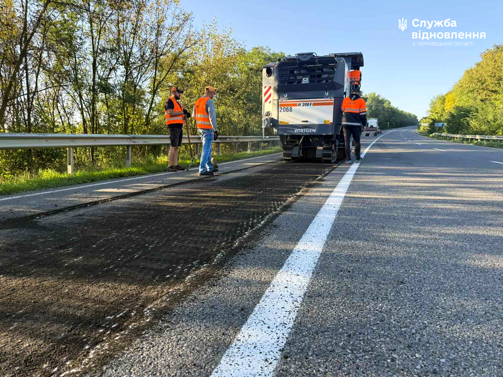 На трасі Житомир – Чернівці ремонтують одразу кілька ділянок дороги