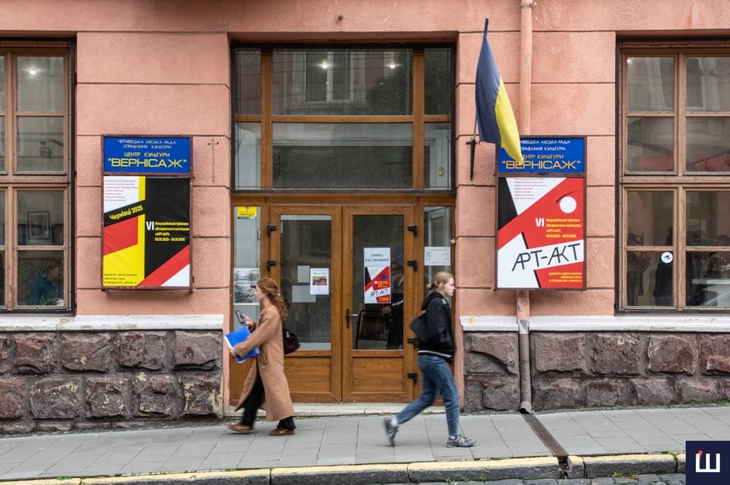 VI Всеукраїнське трієнале абстрактного мистецтва “ART-AKT” відкрили у Чернівцях