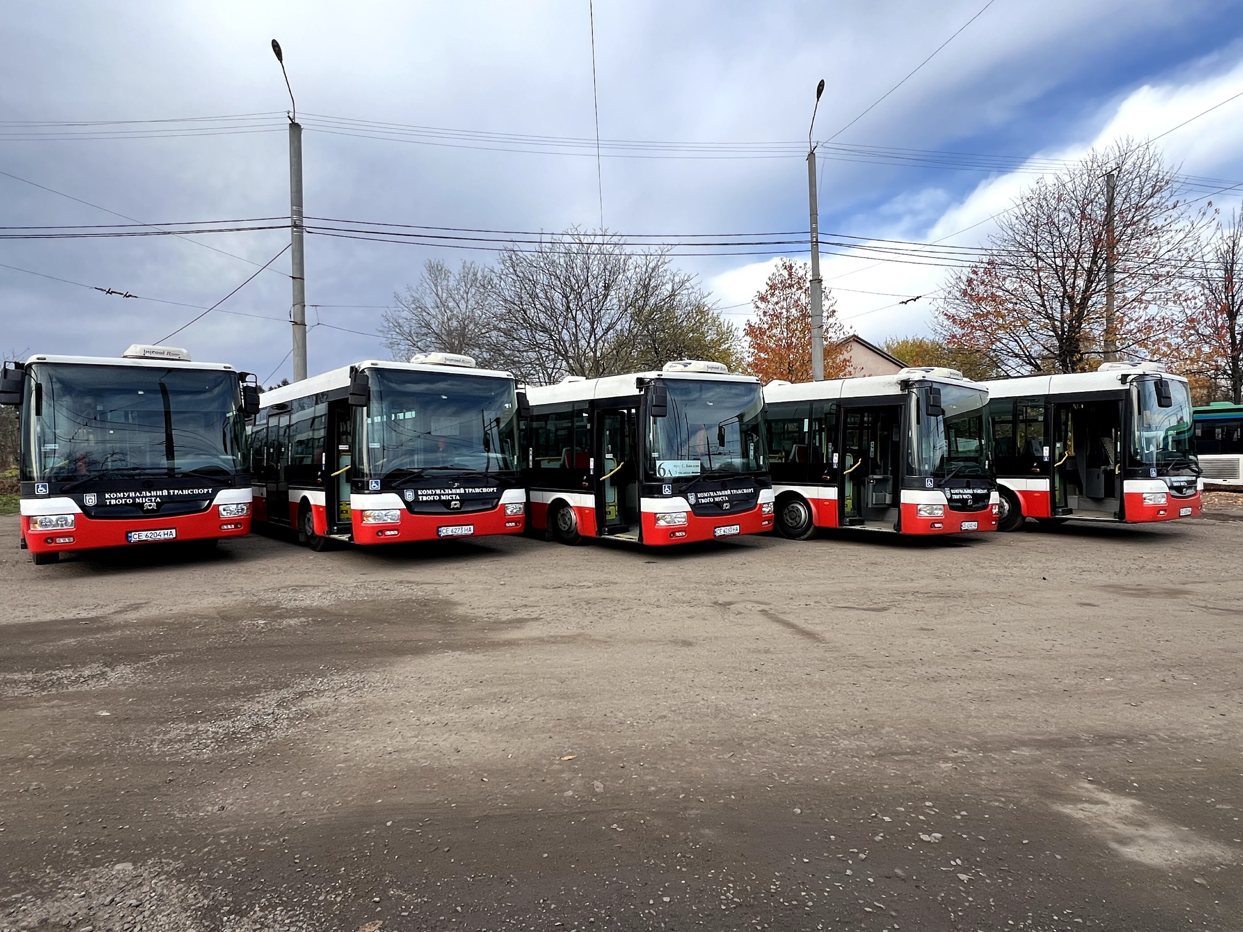 До Чернівців привезли п’ять автобусів із Чехії