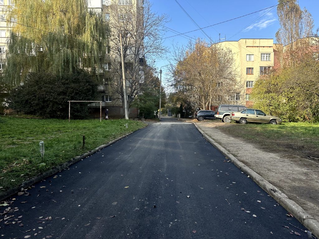 У Чернівцях завершили ремонт декількох міжбудинкових проїздів