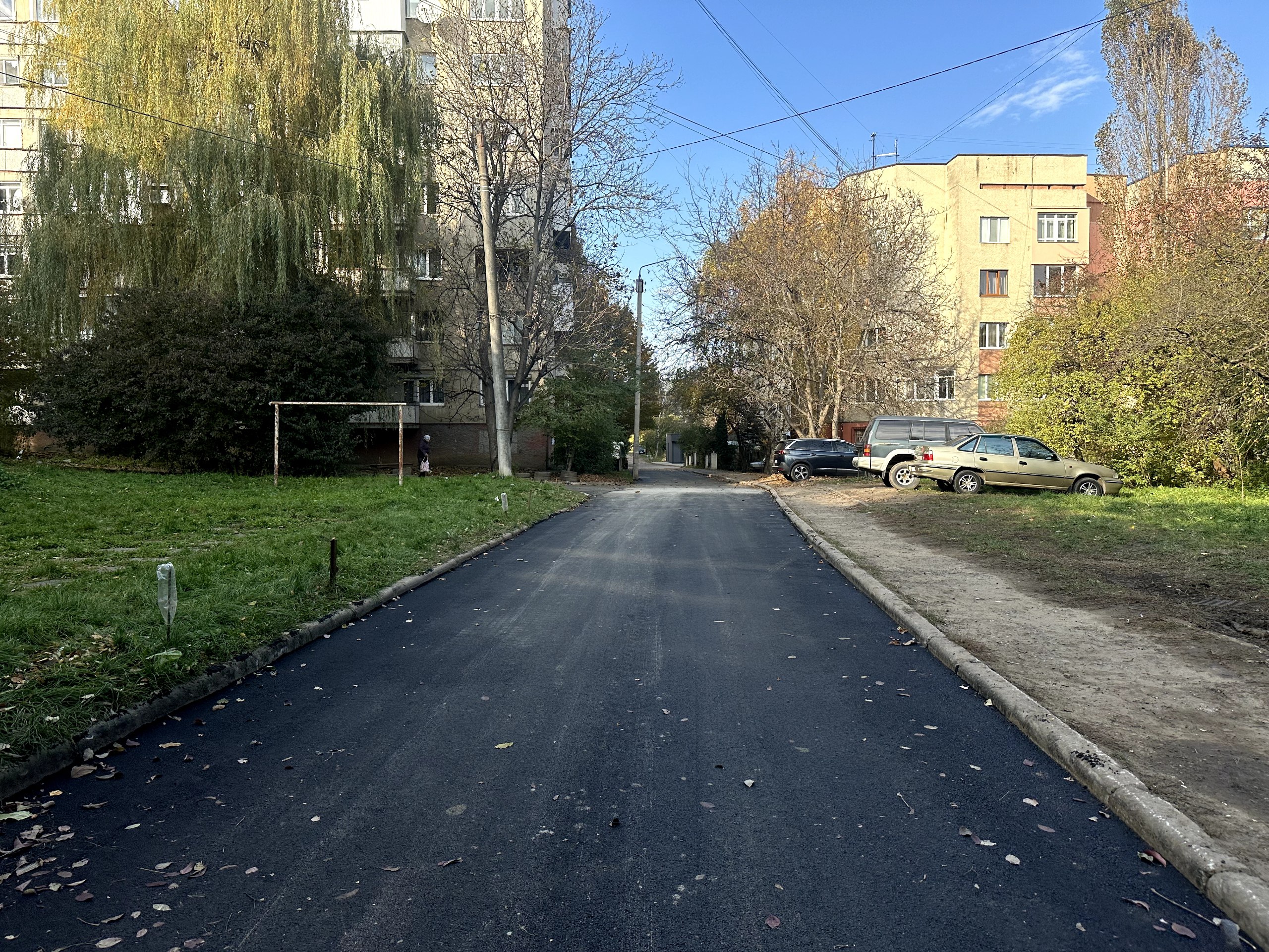 У Чернівцях завершили ремонт декількох міжбудинкових проїздів