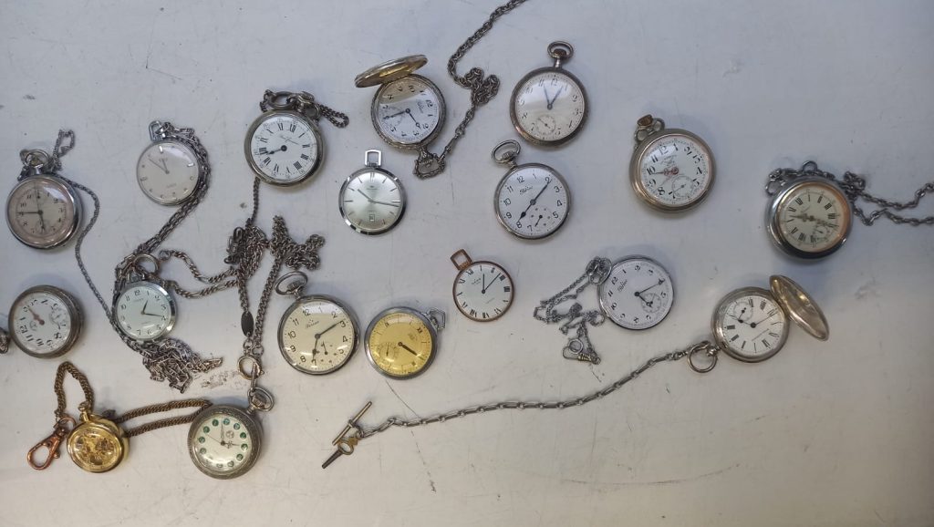 На Буковині прикордонники вилучили колекцію старовинних годинників