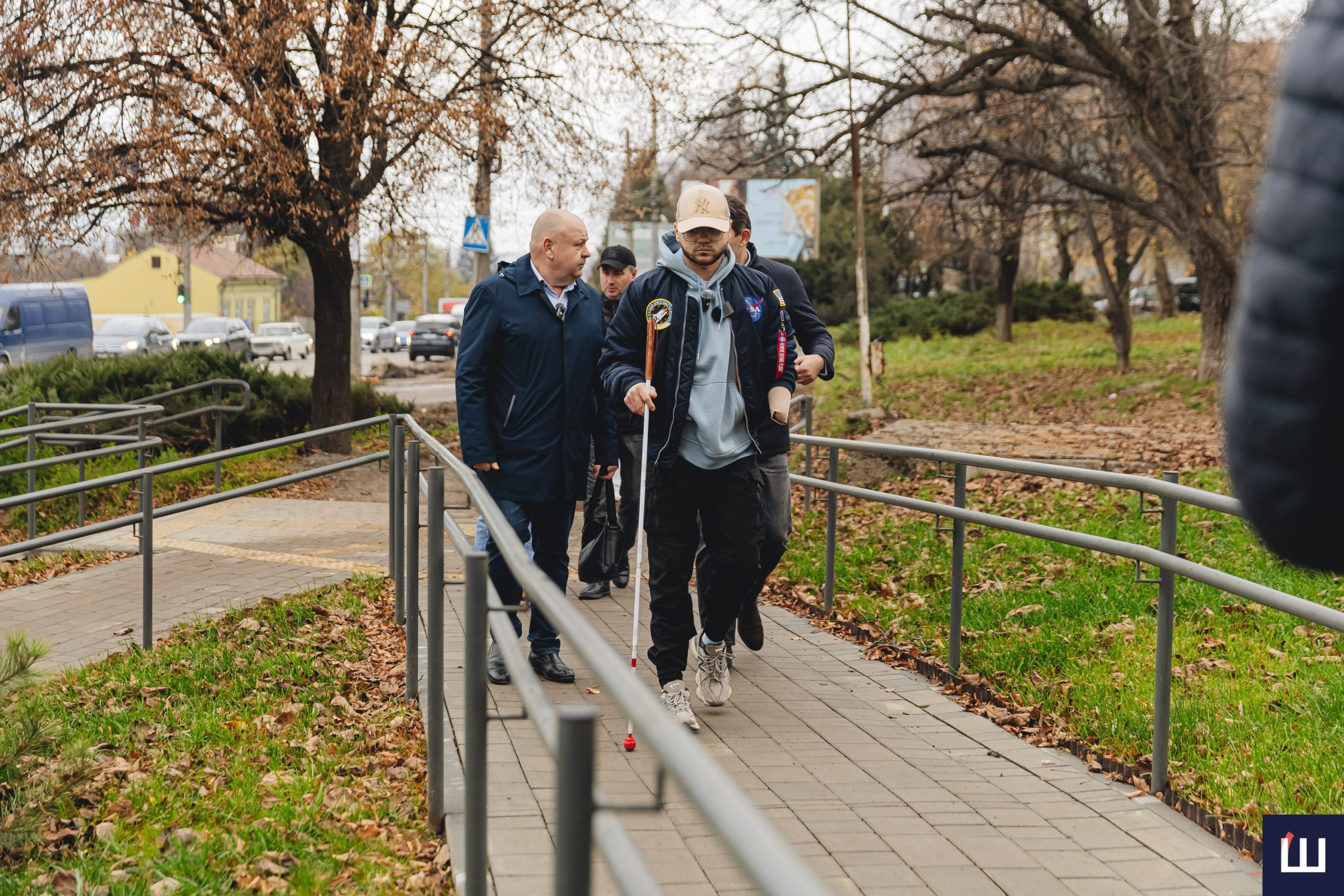 (Без)бар'єрний маршрут: у Чернівцях протестували на доступність ділянку вулиці Руської, де тривають ремонти