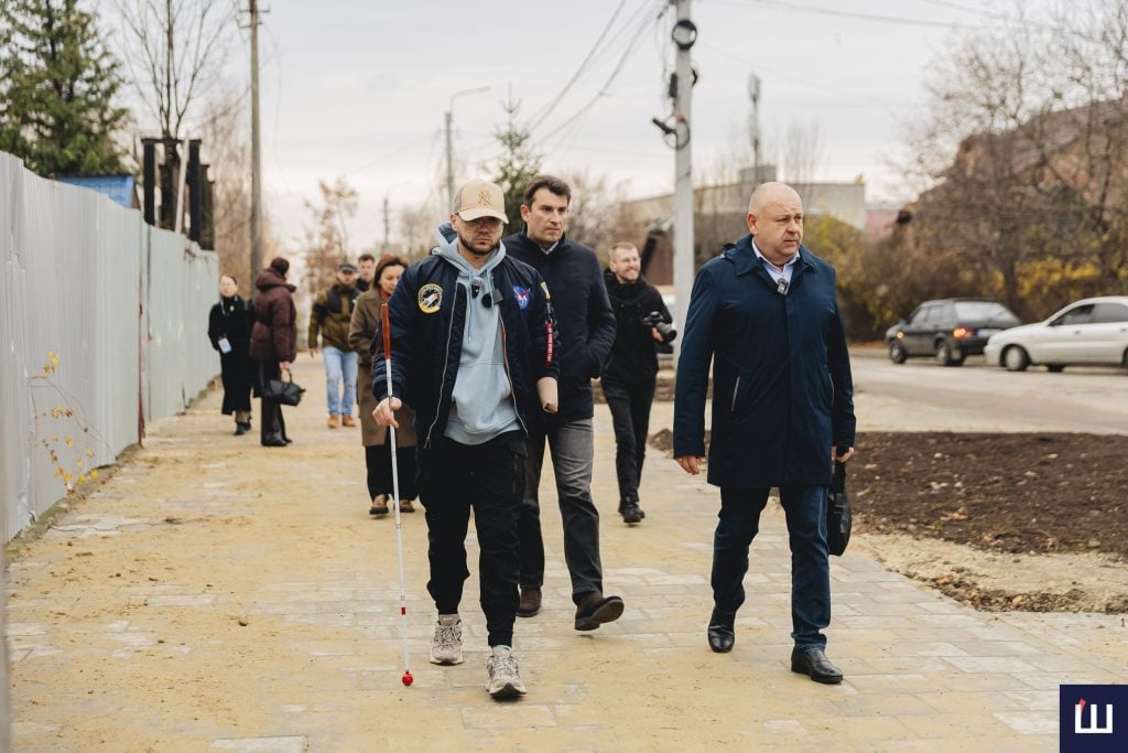 (Без)бар'єрний маршрут: у Чернівцях протестували на доступність ділянку вулиці Руської, де тривають ремонти