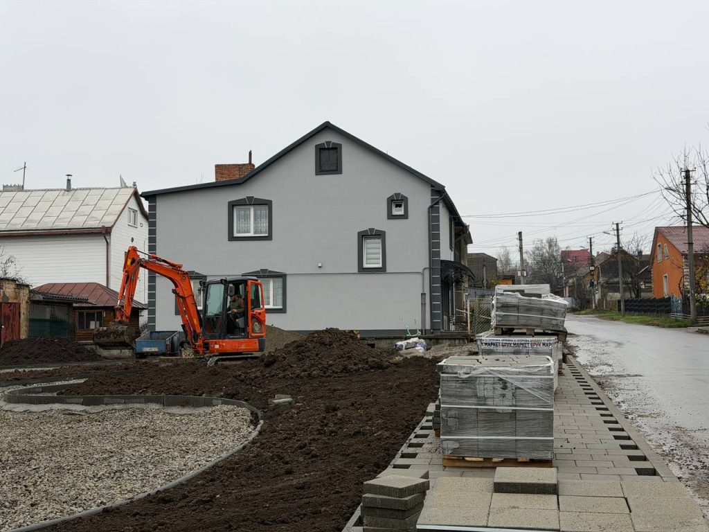 У межах «Руху без бар'єрів» капітально відремонтують дитячий майданчик