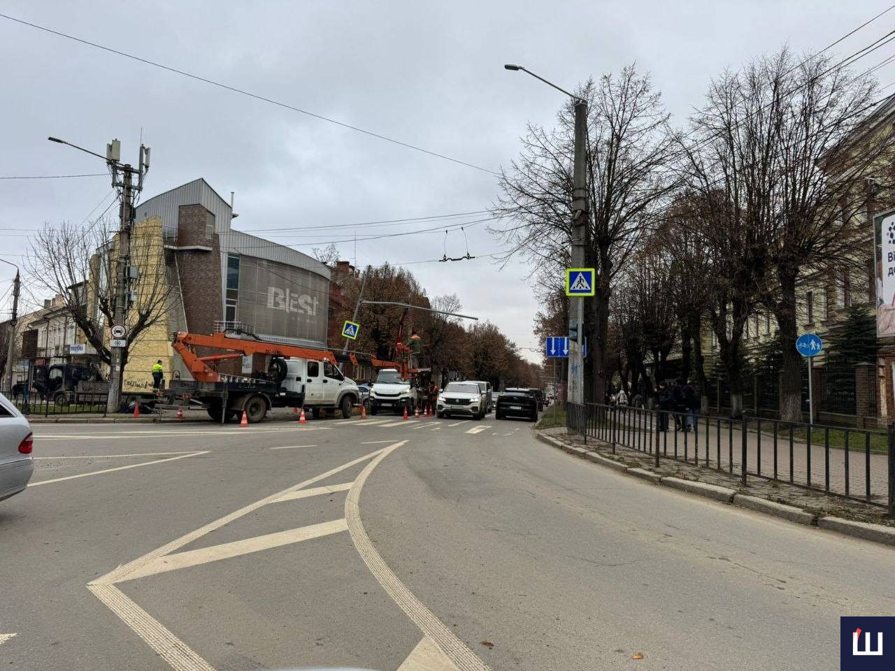 На перехресті Садової та Героїв Майдану у Чернівцях тимчасово не працюватимуть світлофори