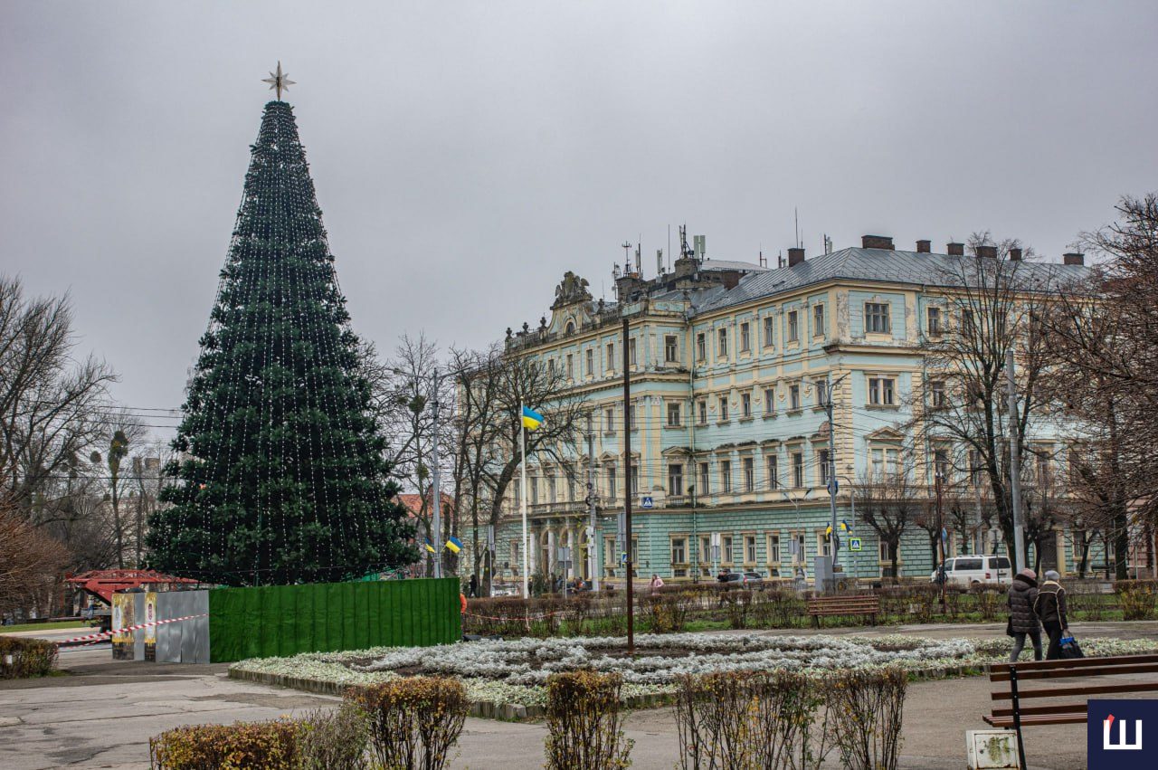 Ялинка у Чернівцях світитиметься згідно з графіками вимкнень електроенергії