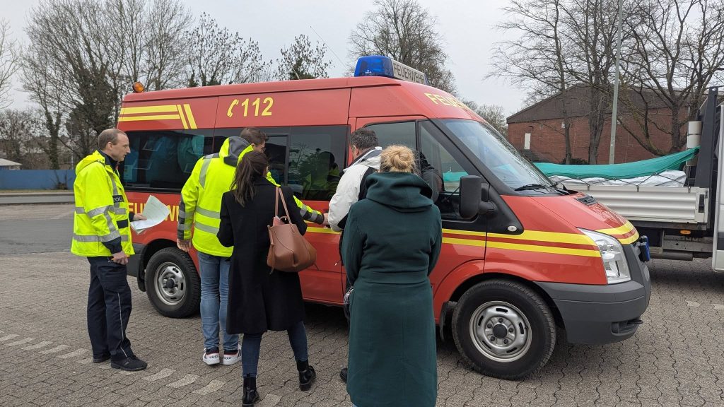 Хотин отримав 2 автівки та 17 генераторів від партнерів з Німеччини