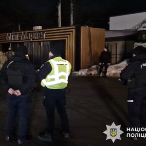 У Сторожинці чоловік кинув гранату в бік полійцейських: його затримали 