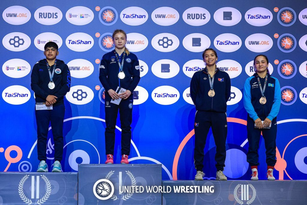 Сестри Винник стали призерами міжнародного турніру з боротьби