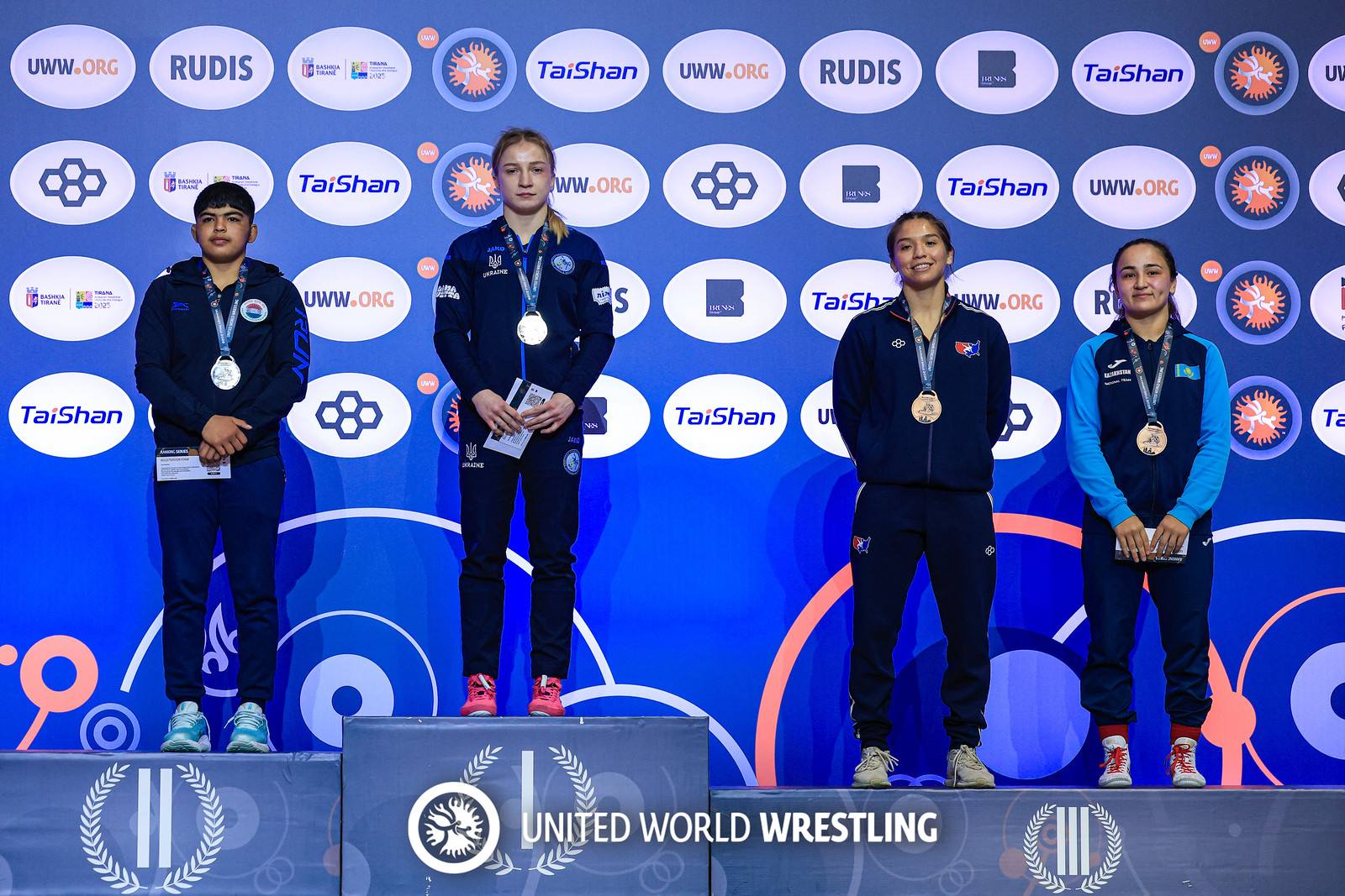 Сестри Винник стали призерами міжнародного турніру з боротьби